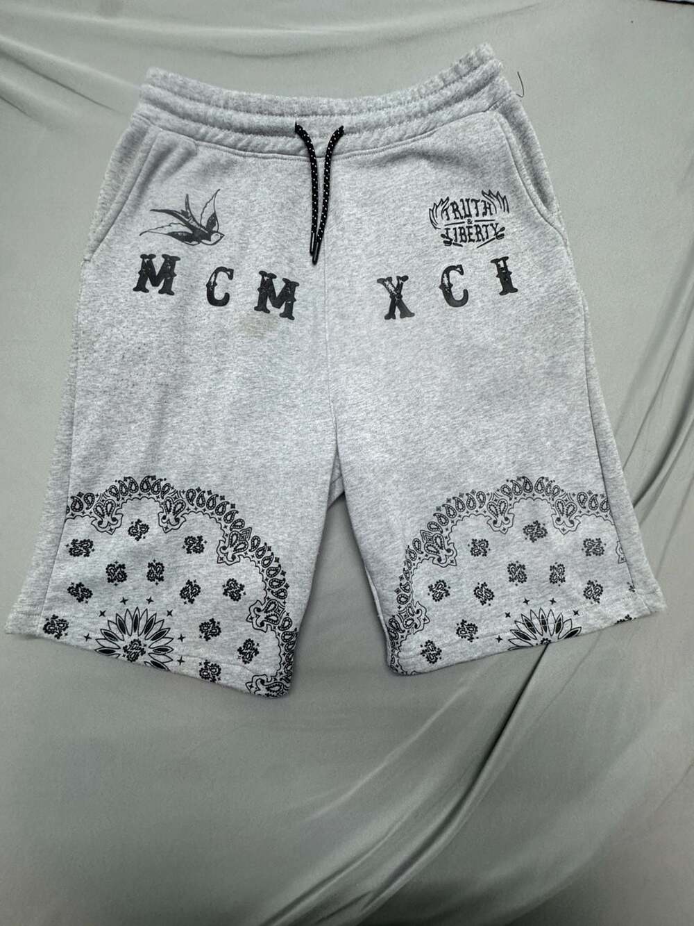 Southpole Sweatshorts Size L Grey MCM XCI Bandana Print